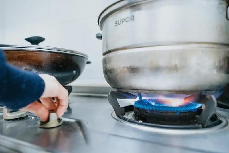 12月2日，四川达州，过年招待客人，煮饭都成问题，几个镇上的燃气不足问题究竟该找