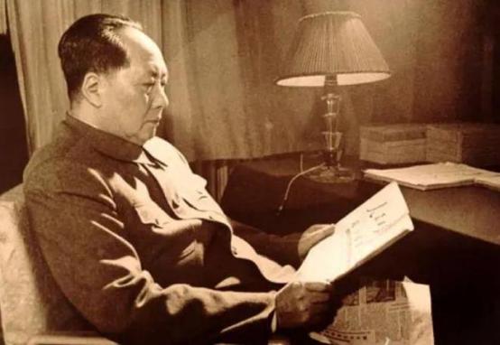 1951年，10万志愿军被美军包饺子，一向淡定自若的彭老总心急如焚连忙向毛主席求