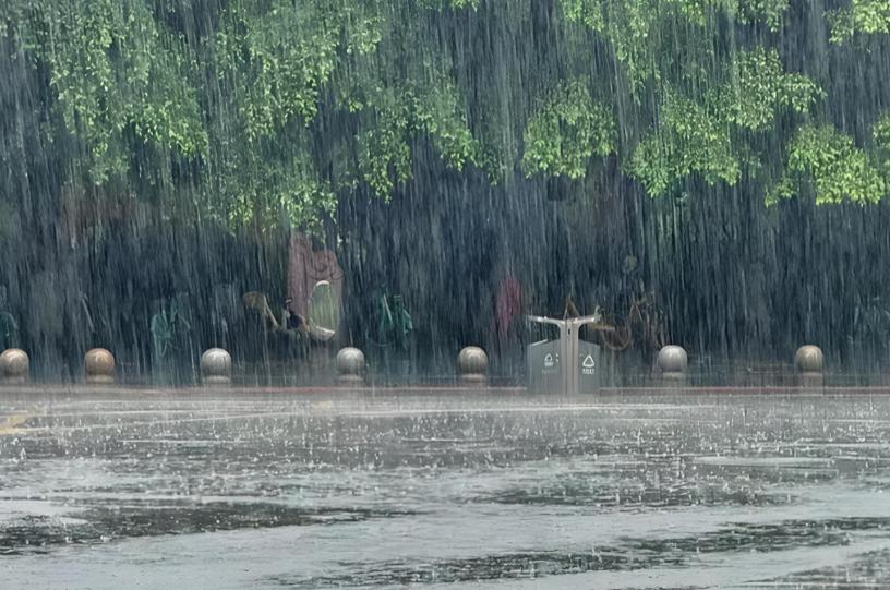 5月25日16时32分，徐州气象台准时发布暴雨蓝色预警，预报傍晚至夜间全市迎来强