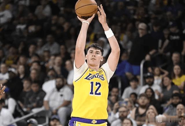 这才是休赛期总冠军，都说快船是休赛期总冠军，但是引进的全都是老将，37岁的大洛，