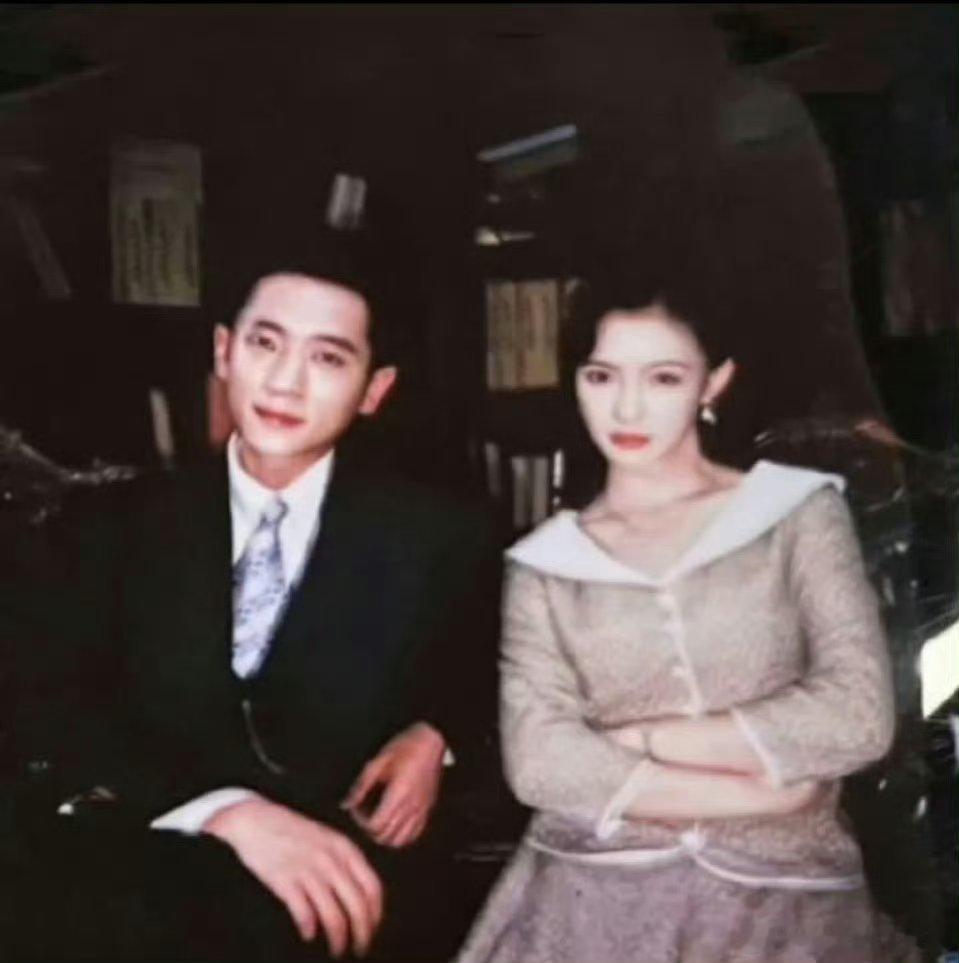 丞磊林允好嗑成这样丞磊林允新剧《足迹》太好嗑！他演帮派律师、她是留洋千金，双标护