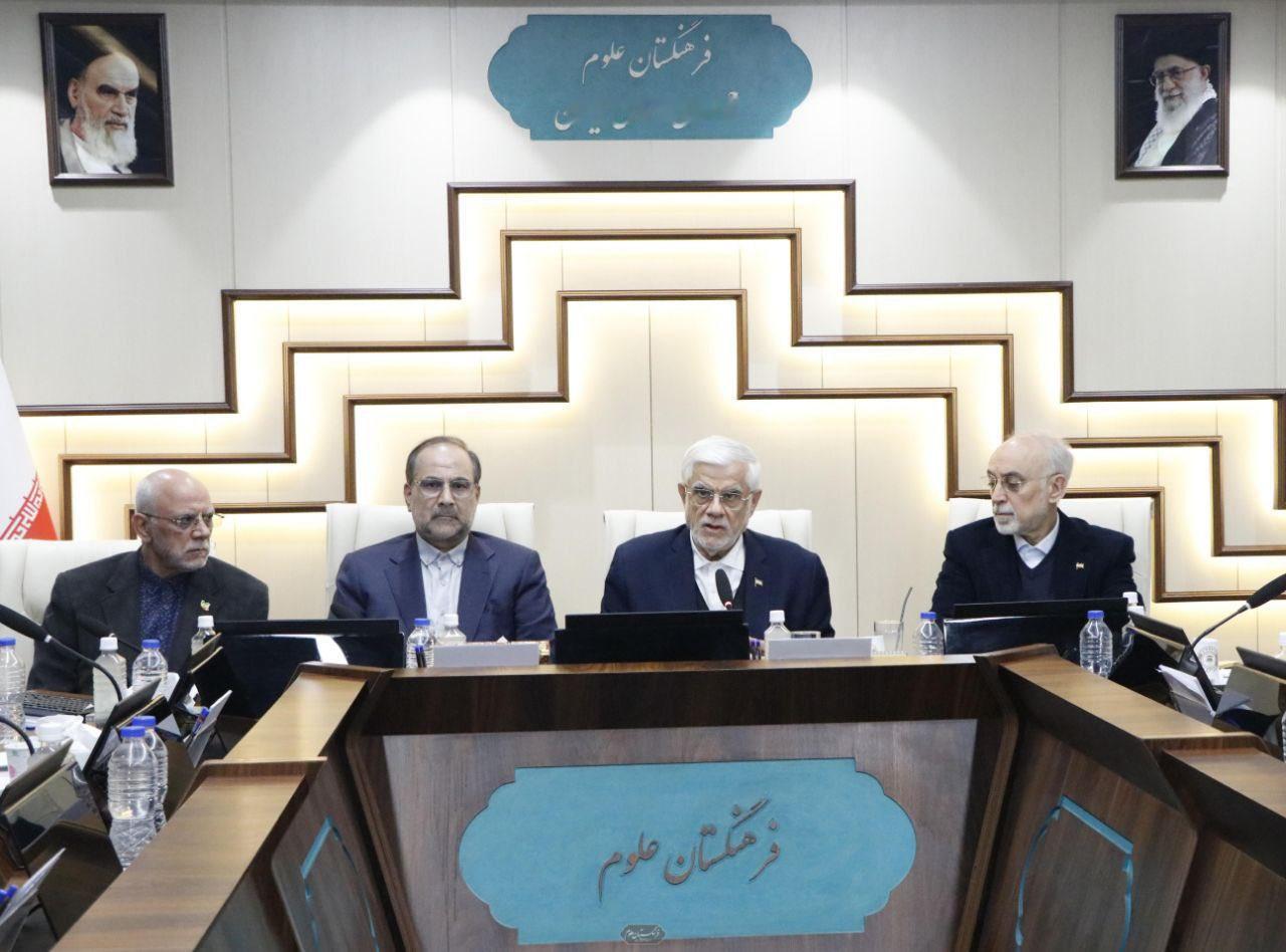 新闻快讯——伊朗第一副总统穆罕默德·雷扎·阿雷夫发表声明，宣布未来几天将公布近期