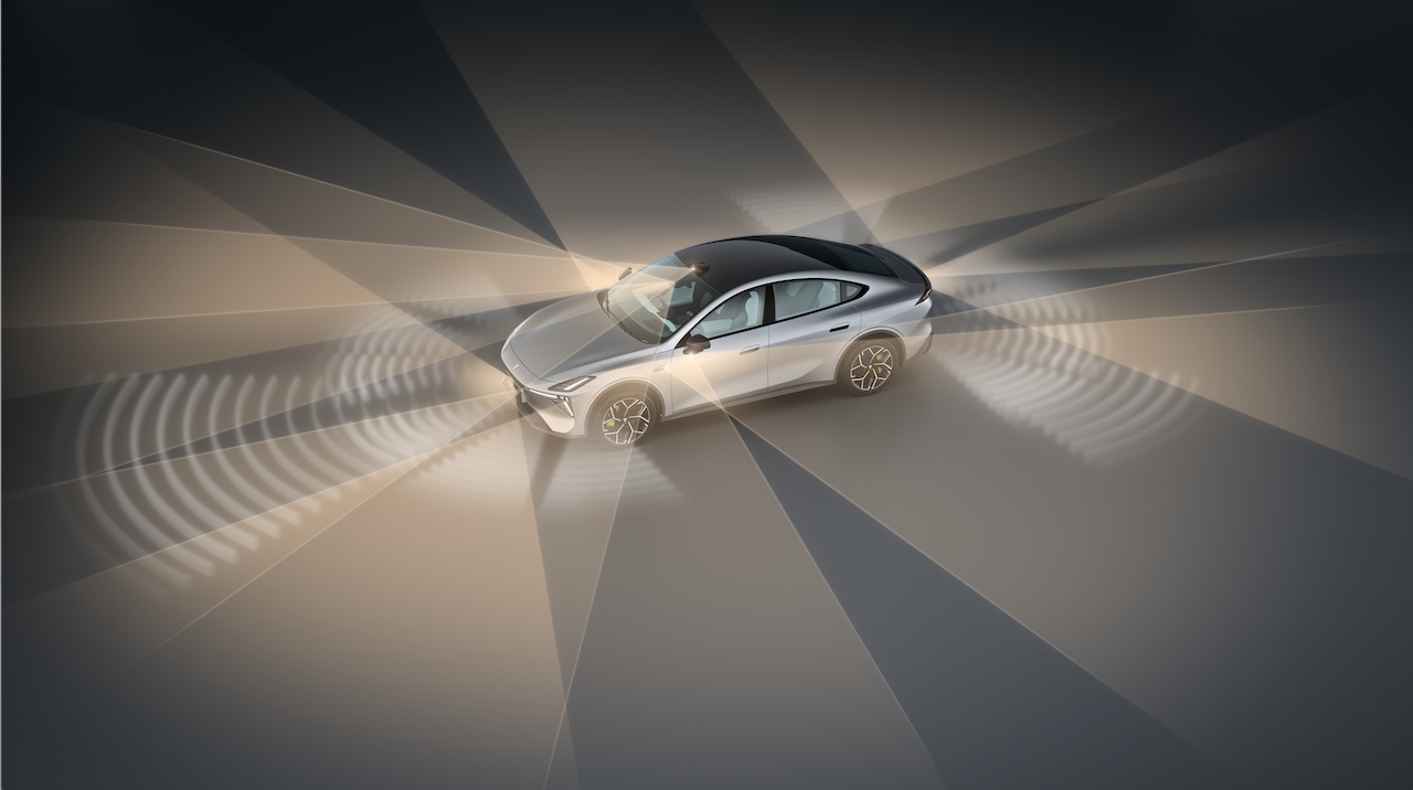 15万级新能源怎么选 那就不得不说深蓝L06，在这个价位真的太夯了。论操控，法拉