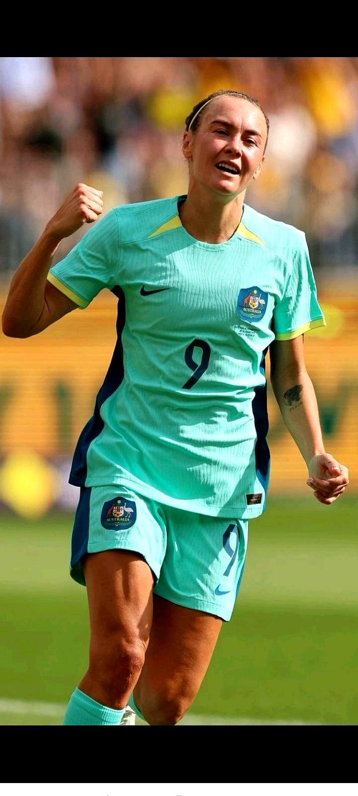 央五加的预告弹出来时，很多人没意识到这是一场提前上演的决赛。
悉尼今晚八点的体