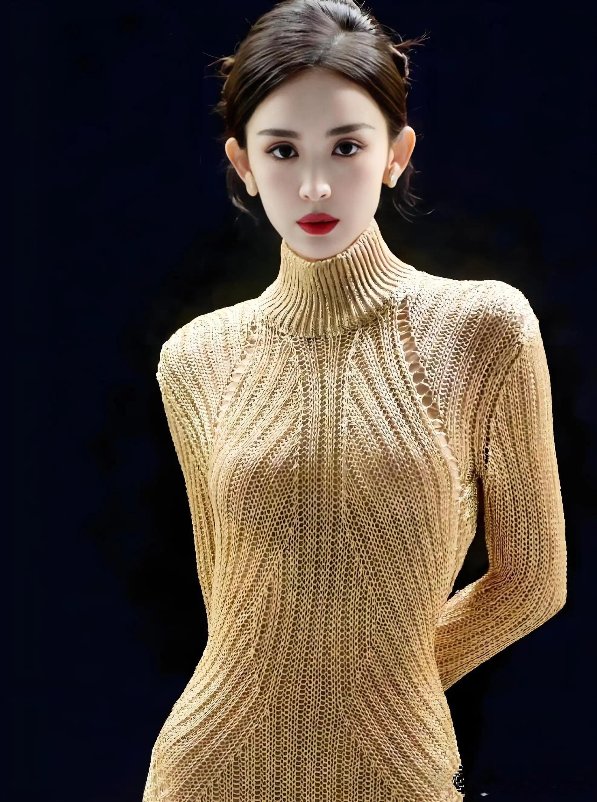 以为是套高定礼服，谁知走近一看是件毛衣 