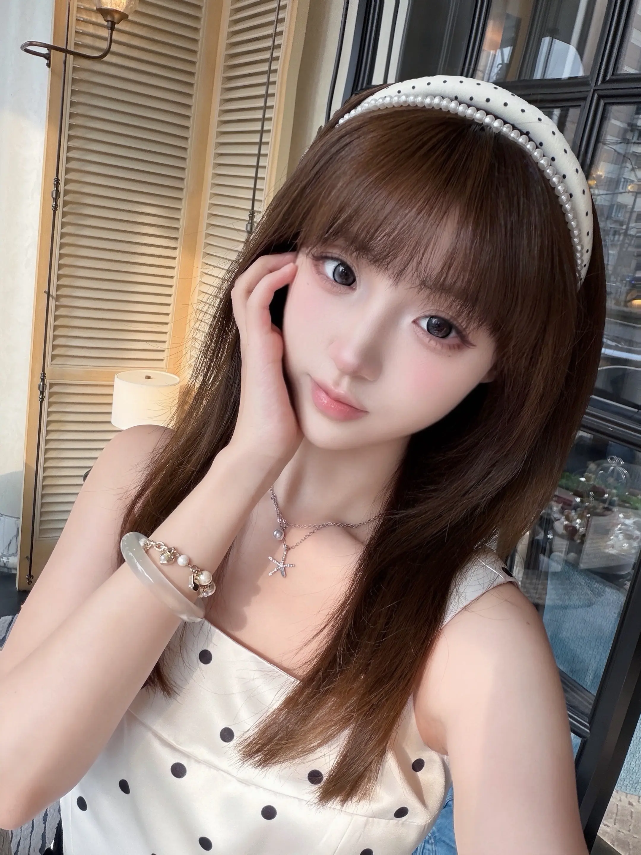 你温柔的长发 在风中划过嘴角。