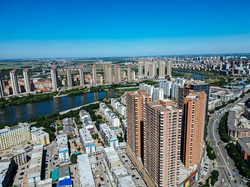 住酒店和租房子哪个更划算，还得看消费心理和经济条件。
从经济账看，20万住3年酒