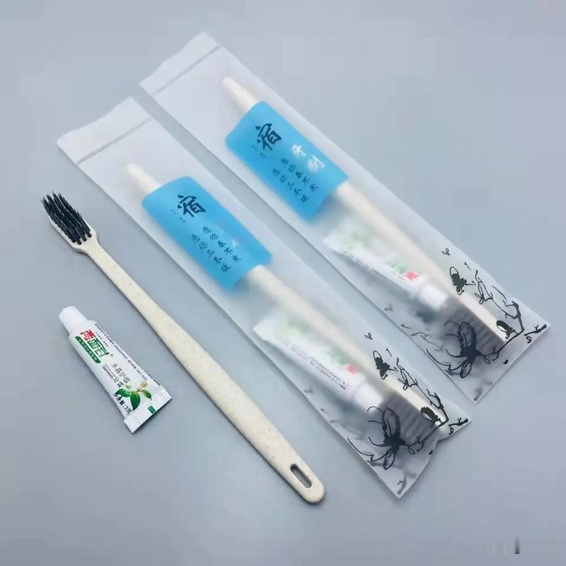 触目惊心！劣质一次性牙刷黑作坊被曝光，多地酒店民宿中招
 
近日央视《财经调查》