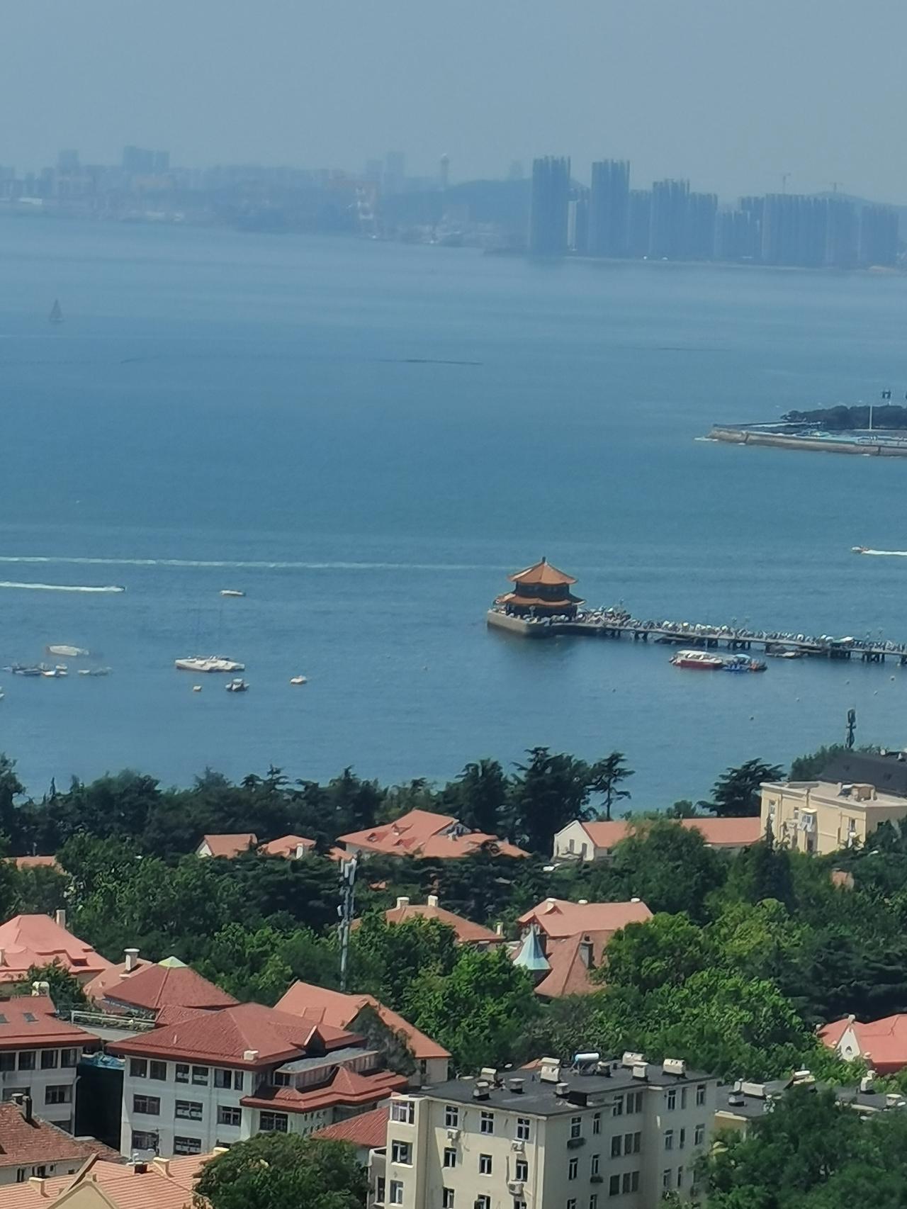 青岛独特的风景，不愧为"东方瑞士"的美誉，让游客流连忘返，不舍离开。不过，来青旅