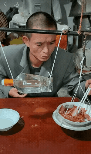 高手在民间，
这发明可以申请诺贝尔奖了，

想不明白了，
有这个聪明劲，
用在勤