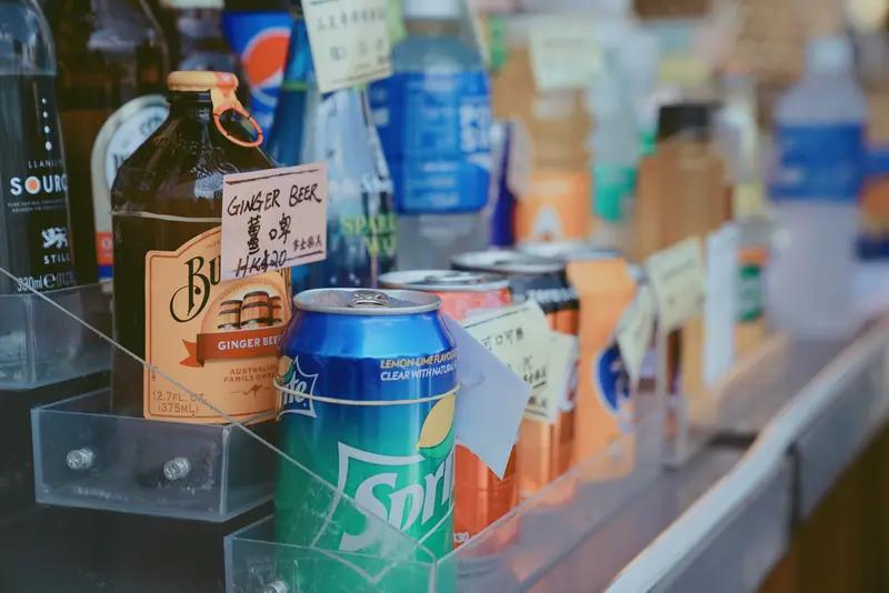 你身边有饮料不离手的人吗 我身边还真有饮料不离手的人，一天不喝饮料就难受。不过看