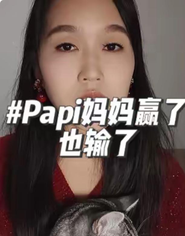 嘴套不是狗链，是城市最后的安全带。
我遛自家柯基五年，只在进电梯那三十秒给它戴网