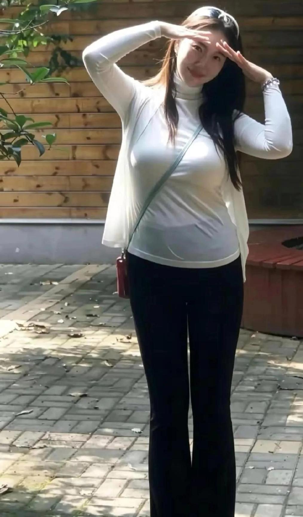 夏日生活打卡季今日街拍，你喜欢这样的美女吗？