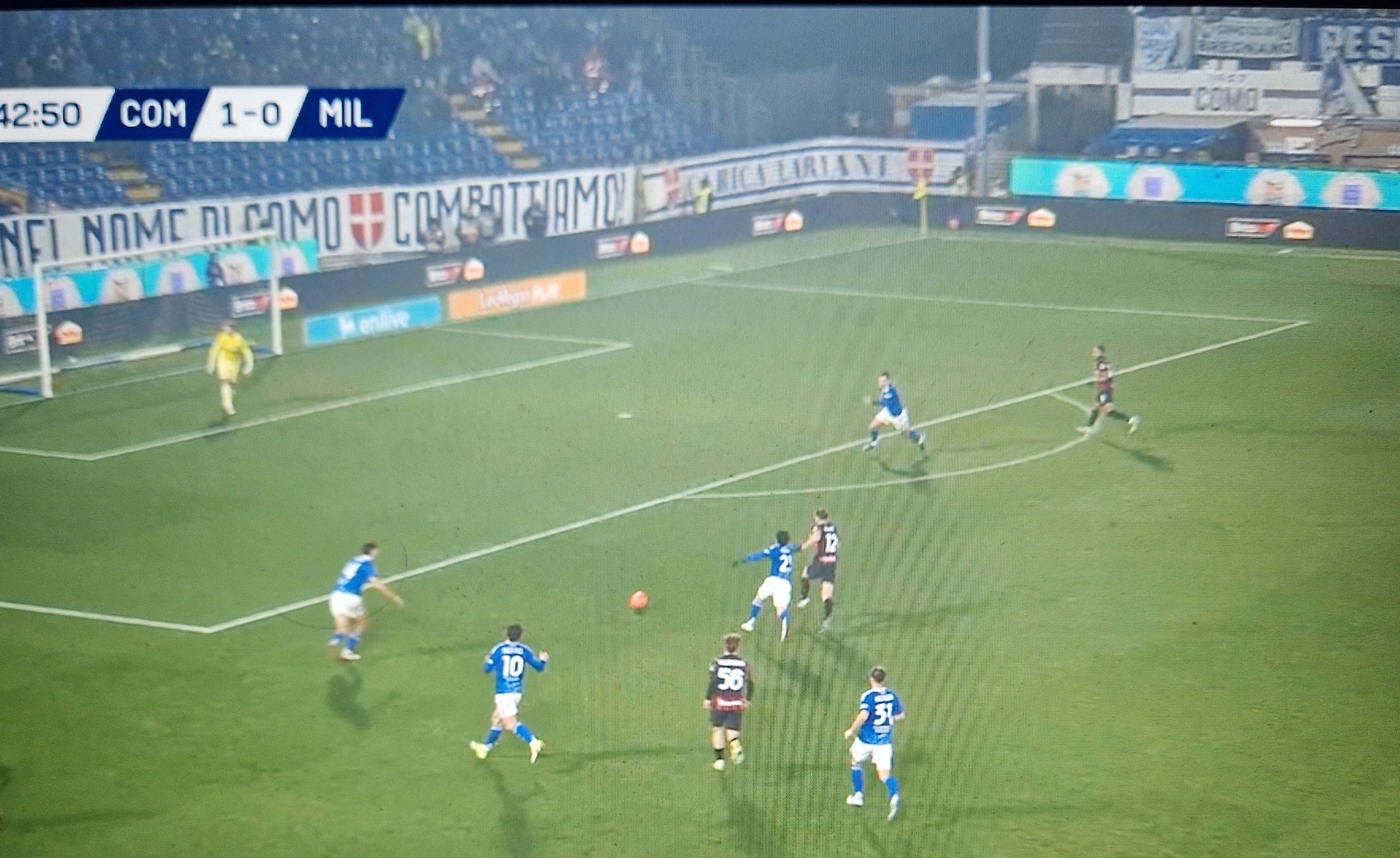 AC米兰 观点：这是一个复制粘贴式的问题：中场未能有效化解对方插入，而拉比奥两次