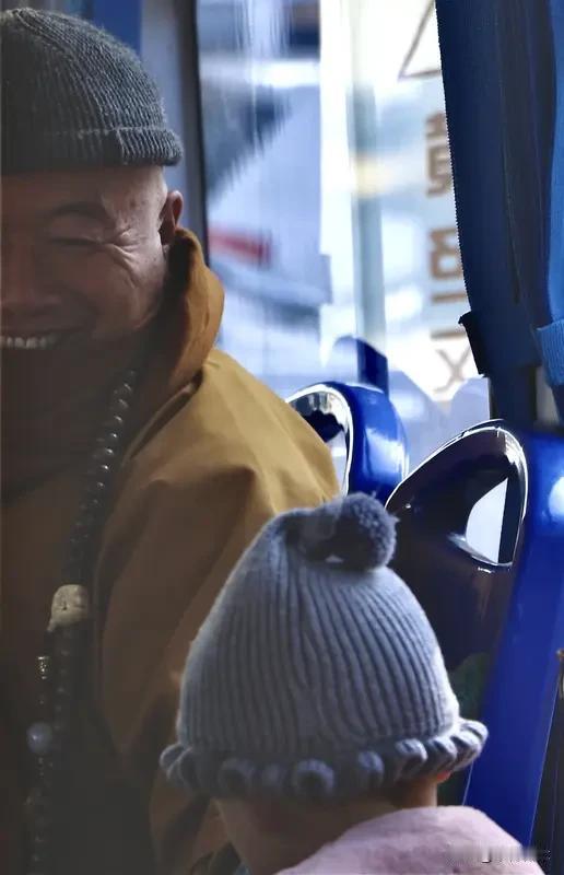 人活一辈子，车子房子票子，生不带来死不带去。追逐的名利荣耀，也如过眼云烟。真正属