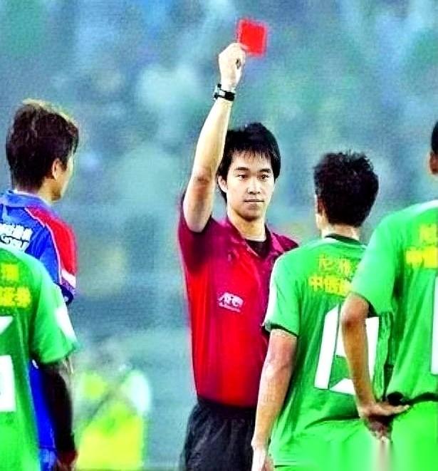 美加墨世界杯的裁判名单，又一次，一个韩国人的名字都找不到。
这已经是连着第四届了