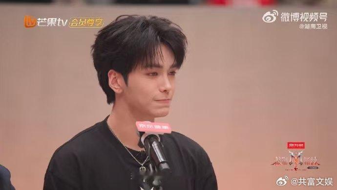 小沈阳唐九洲抢邵子恒看披哥一公组队笑个不停，小沈阳唐九洲抢人互不相让，目标直指邵