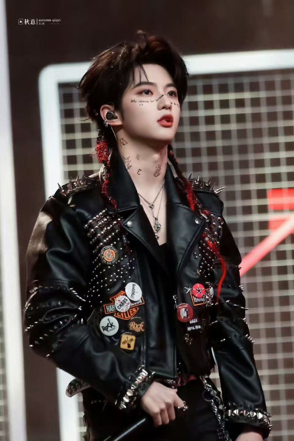 穆祉丞 用热爱点亮全场，天生爱豆穆祉丞生来耀眼！穆祉丞天生爱豆自带焦点