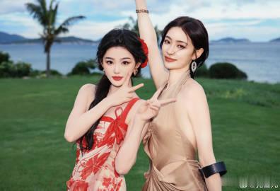 孔雪儿三亚美女相会孔雪儿美萌成啥了海边镜头下状态好绝，甜萌感和精致美貌同时在线，