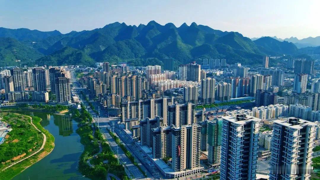 这样的城市天空，吸引无数游客前往！