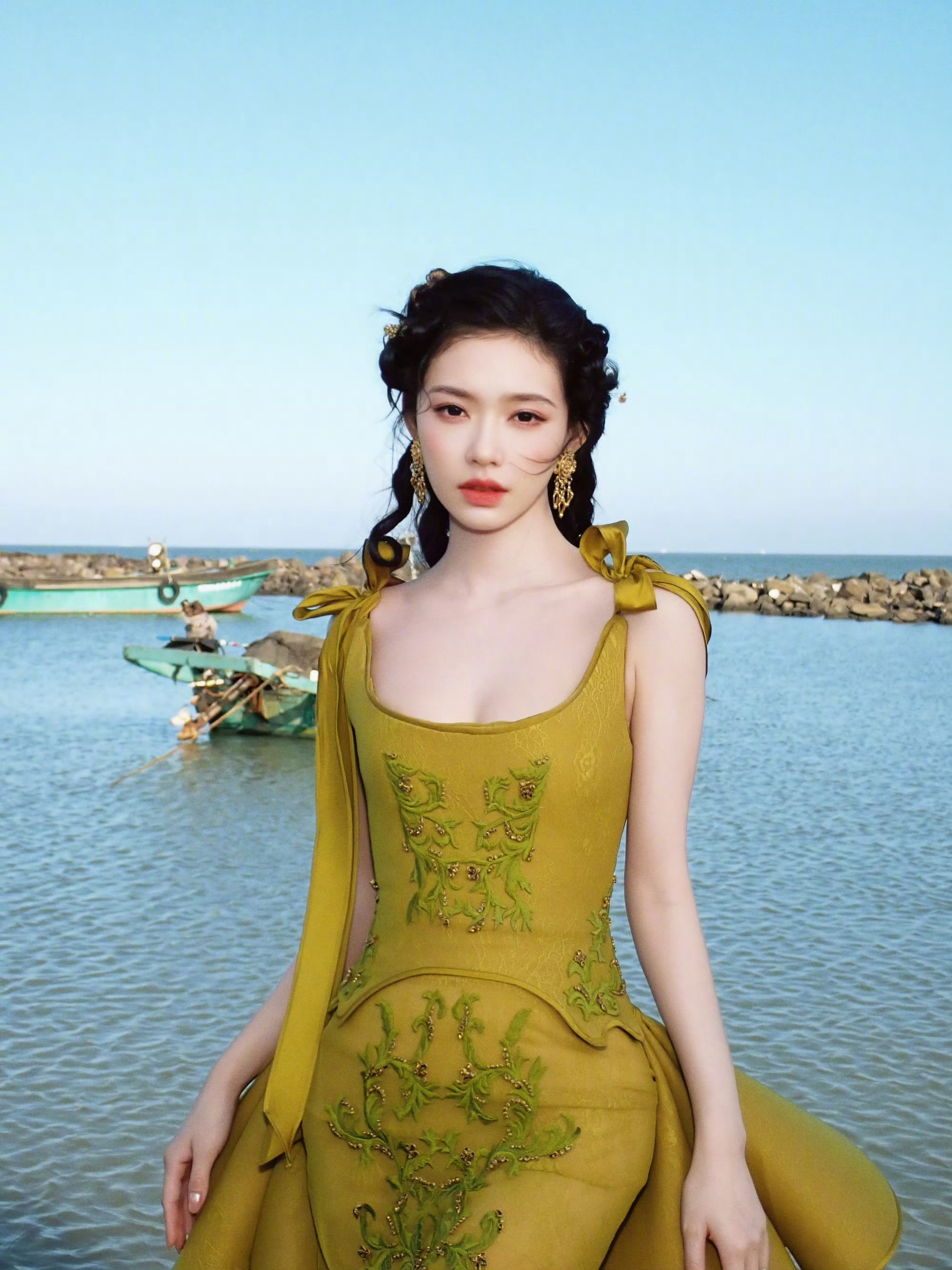 林允被老己美晕了没，这么多图！！过节咯