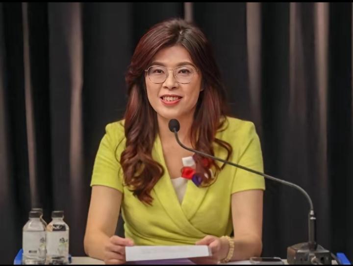 郑丽文怒喊“倒三辈子霉”冲上热搜！直击2300万台胞心声，民进党把台湾逼上绝路