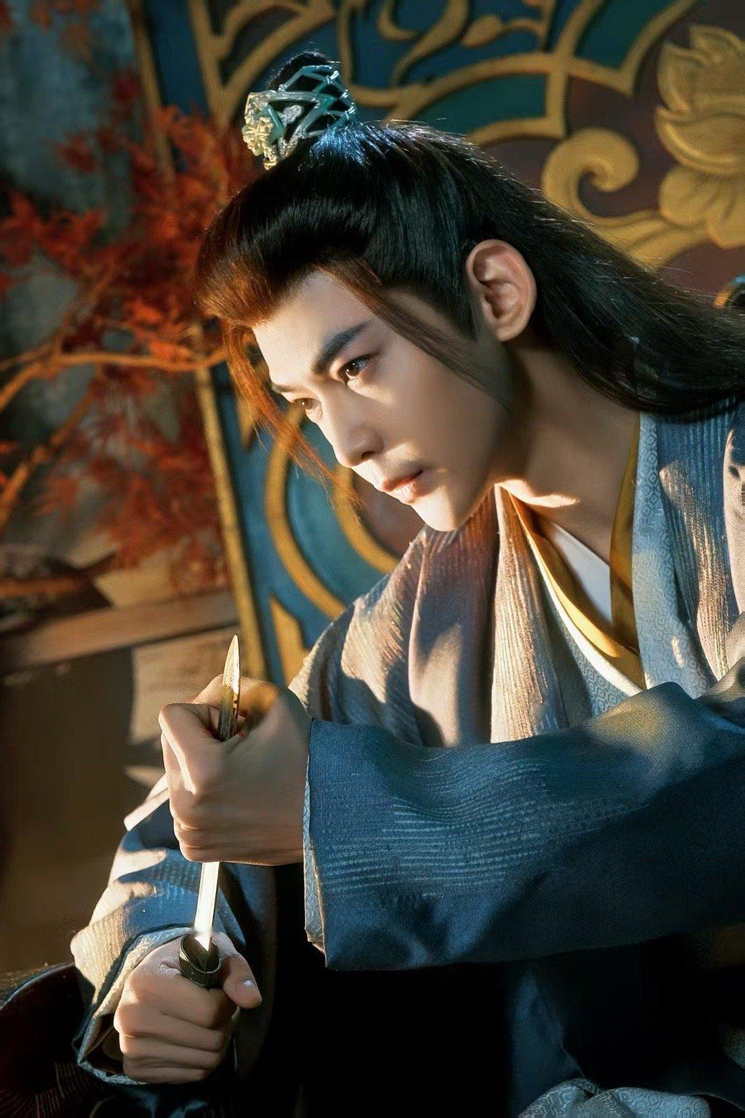 端王没想到成何体统是女频文本想走“起点男主”路线，搞事业、修无情道，结果一睁眼进