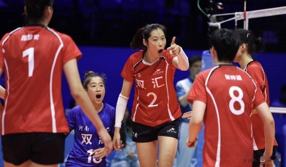 朱婷瞬间变脸：国家队？没考虑过！转身就走，记者爆粗，朱婷回头怒视。一些人的吹捧，