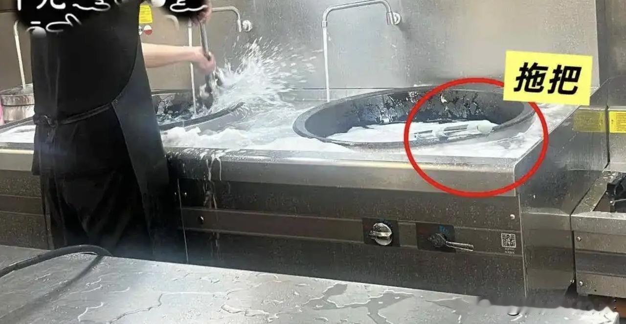 触目惊心！幼儿园竟用炒菜锅洗拖把，50名幼儿集体呕吐，11名责任人被处理！厨师开