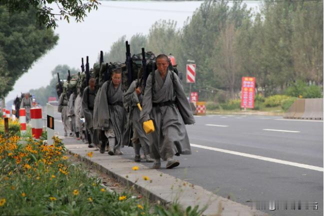 辽宁的“女苦行僧”，为了信仰，过着比坐牢还苦的生活，每天只睡四个小时，吃一顿饭，
