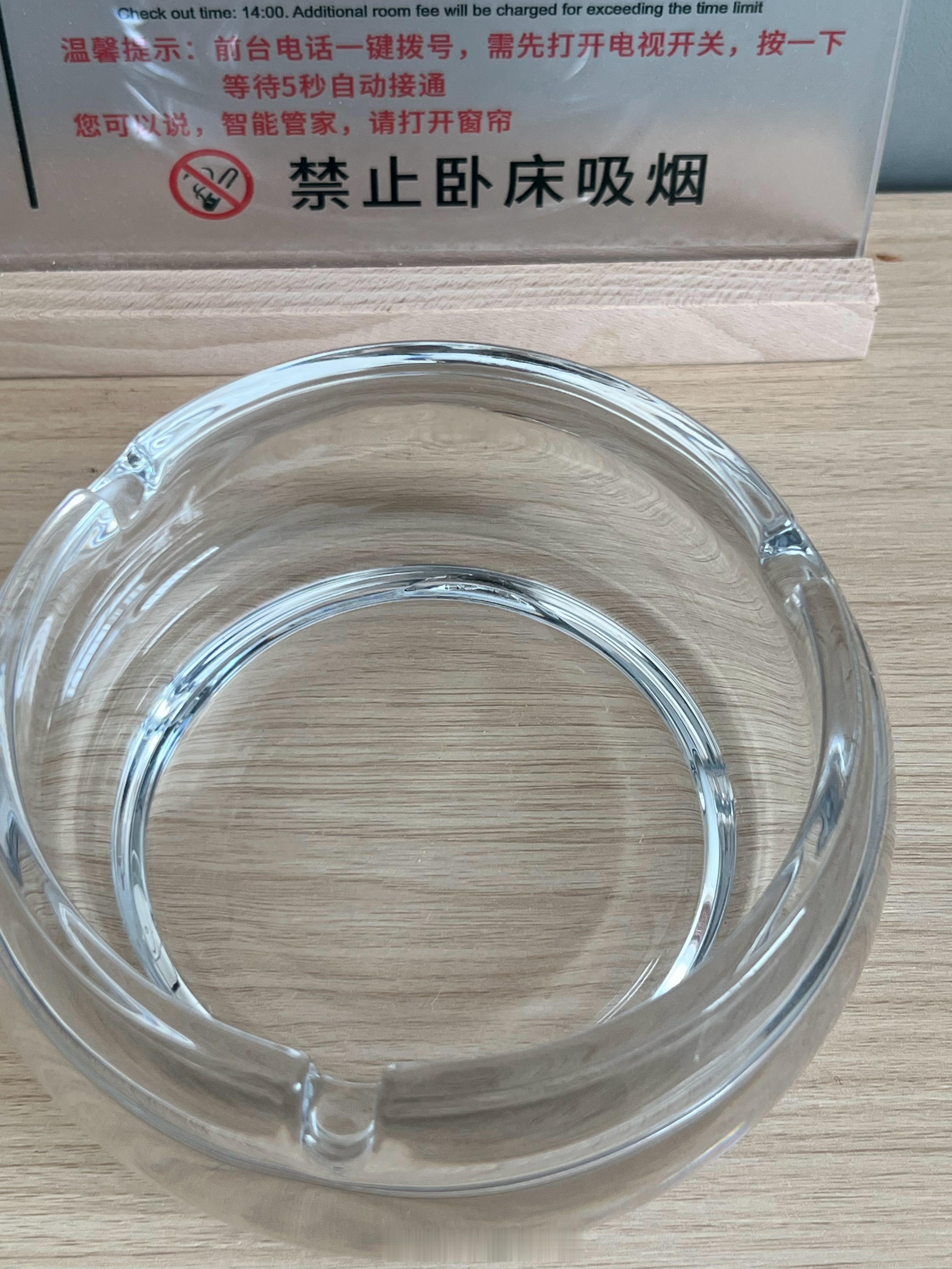 吸烟友好社会，能不能成为一个对外旅游宣传点？太牛逼了，一路过来，没碰到有完全的无