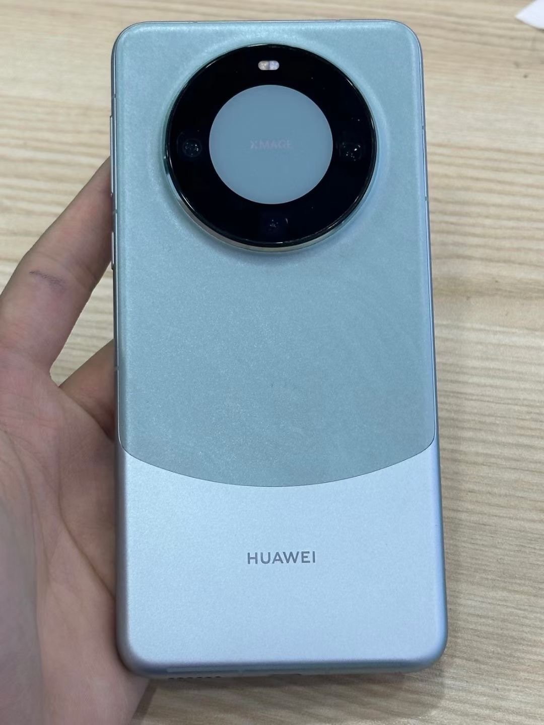 挺喜欢华为Mate 60系列的设计，同感的举手🙋 ​​​
