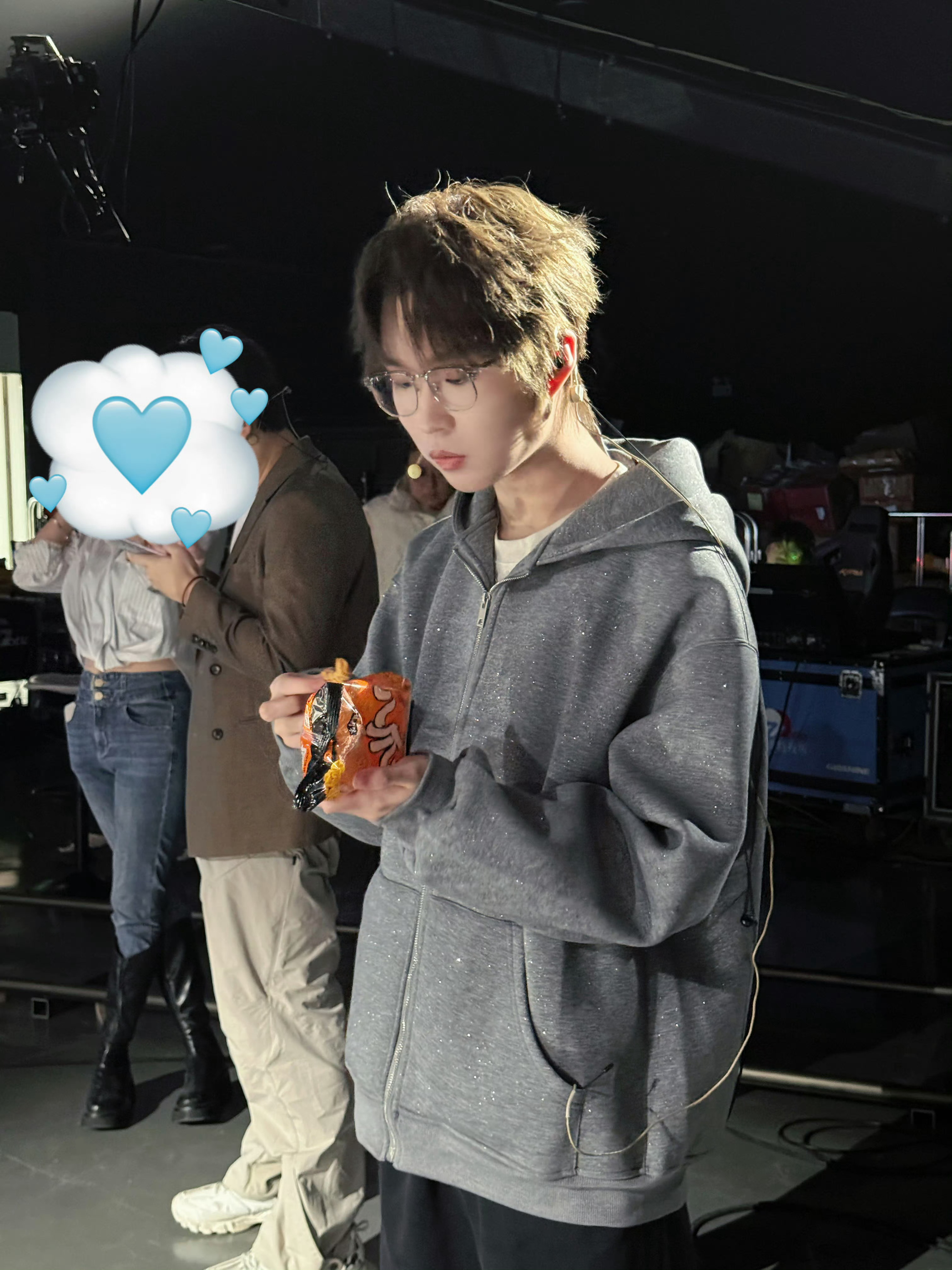 吒宝  嘎嘣嘎嘣嚼嚼嚼 吃货🥚上班acg优创官2025pel