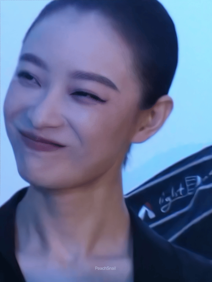 倪妮  有3岁吗？好像没有…倪妮