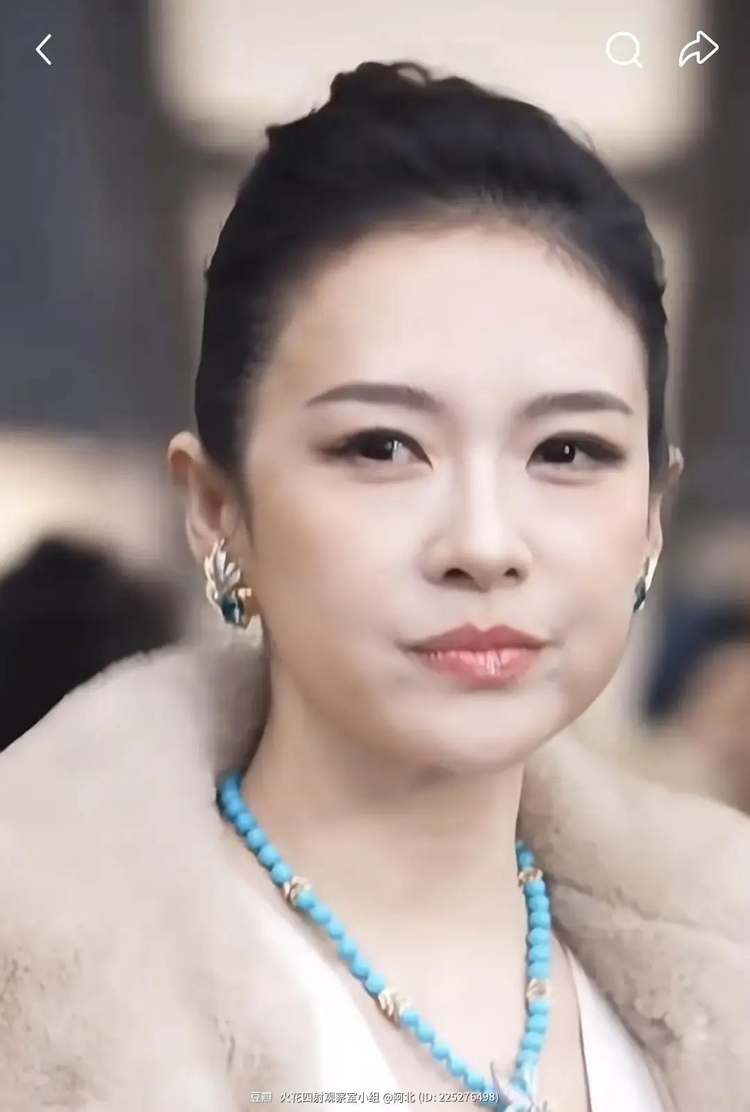 看到章子怡最新的样子，才知道能像巩俐那样快60岁还能皮贴骨有多难。

很明显章子