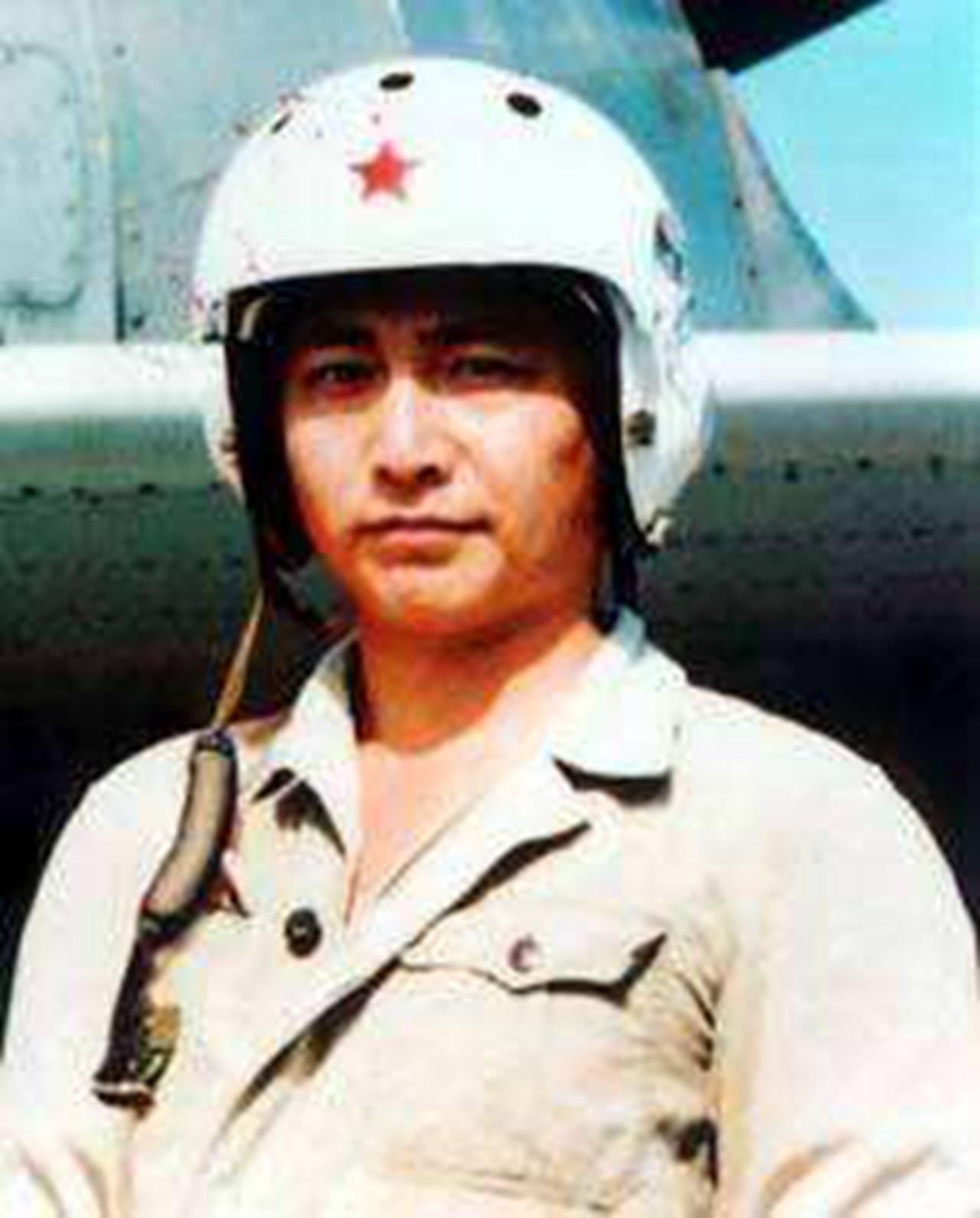 王伟被撞机坠机22年后，墓碑前收到特殊来信，写的啥？

4月1日，81192，这