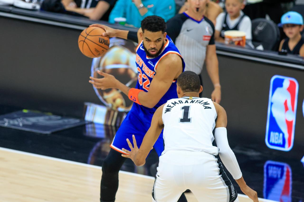 NBA真的是往戏剧方向发展了！
如今的NBA只要是到了总决赛，真的是不给你轻松拿