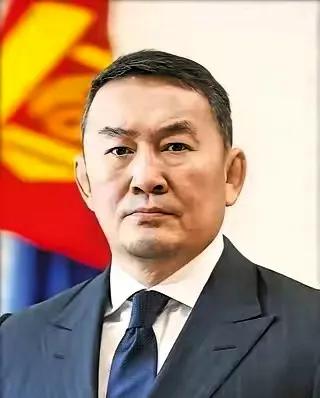 快讯！快讯！ 
蒙古国宣布了  
8月31日下午，央视新闻一句话：蒙古国总统呼日