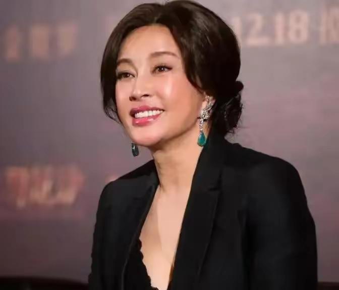 美貌是皮囊，豁达心态才是八十年代女星的“顶级王牌”
 
刘晓庆的美貌和演技，在八