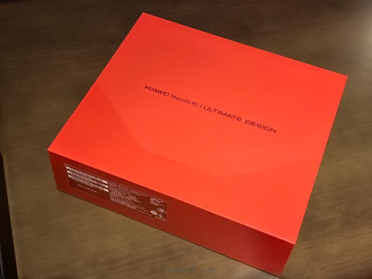 华为 Mate 60 RS丨ULTIMATE DESIGN 非凡大师 感受一下。