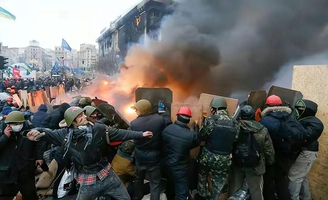 #黑海舰队前司令发声！“是时候打击乌总统办公室了”# 按照这个发声，估计乌克兰袭