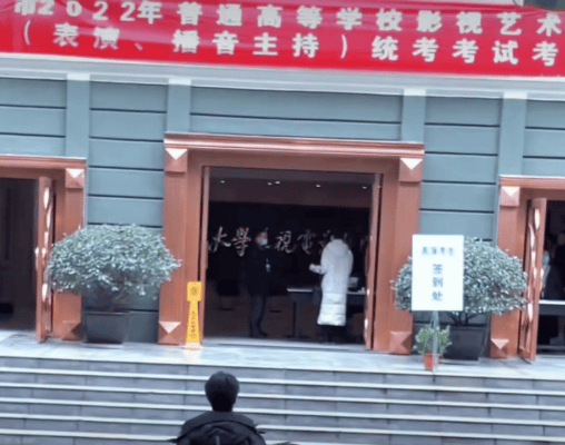 “去追 去闯 去乘风破浪” 