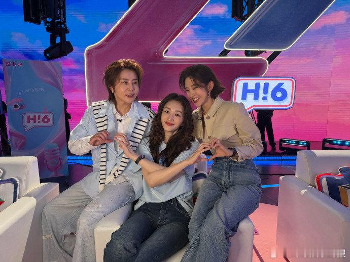 李小冉王濛唐艺昕又合体了谁的 DNA 狠狠动了！李小冉 × 王濛 × 唐艺昕又合