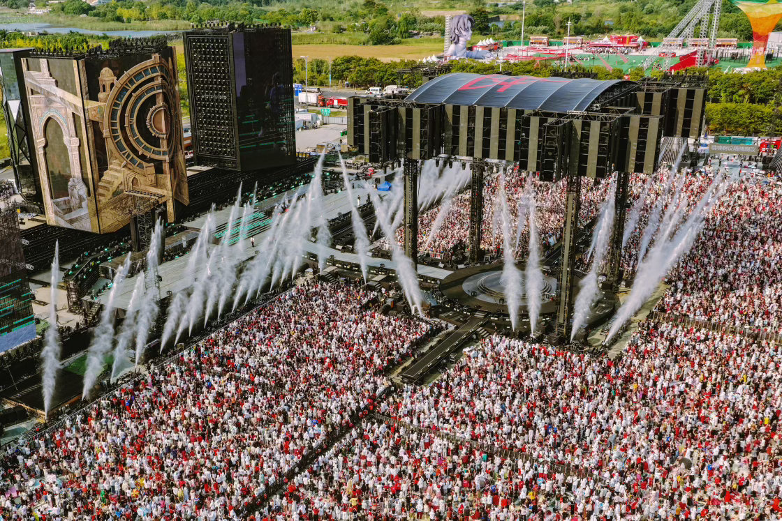 华晨宇5场演唱会带动南京54万人次，这号召力也太牛了🐮 ​​​