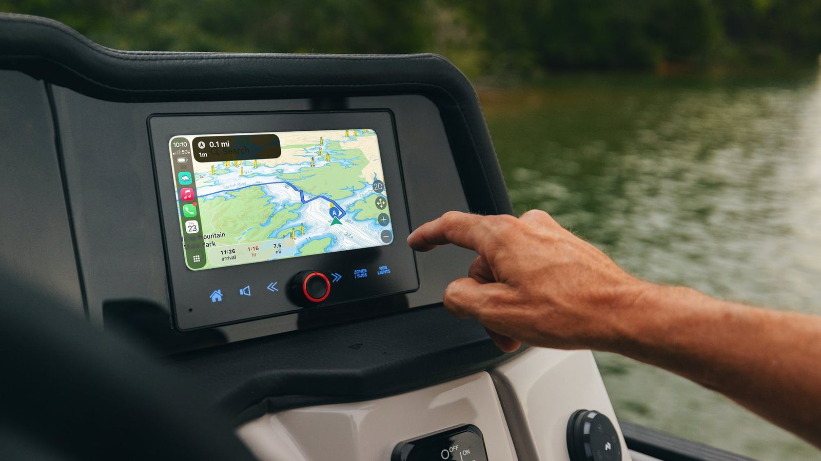 【CarPlay 即将登陆浮筒船】MasterCraft Boat Holdin