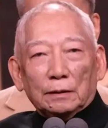 2026年4月25日，第十六届北京国际电影节颁奖典礼上，80岁的袁和平荣获终身成