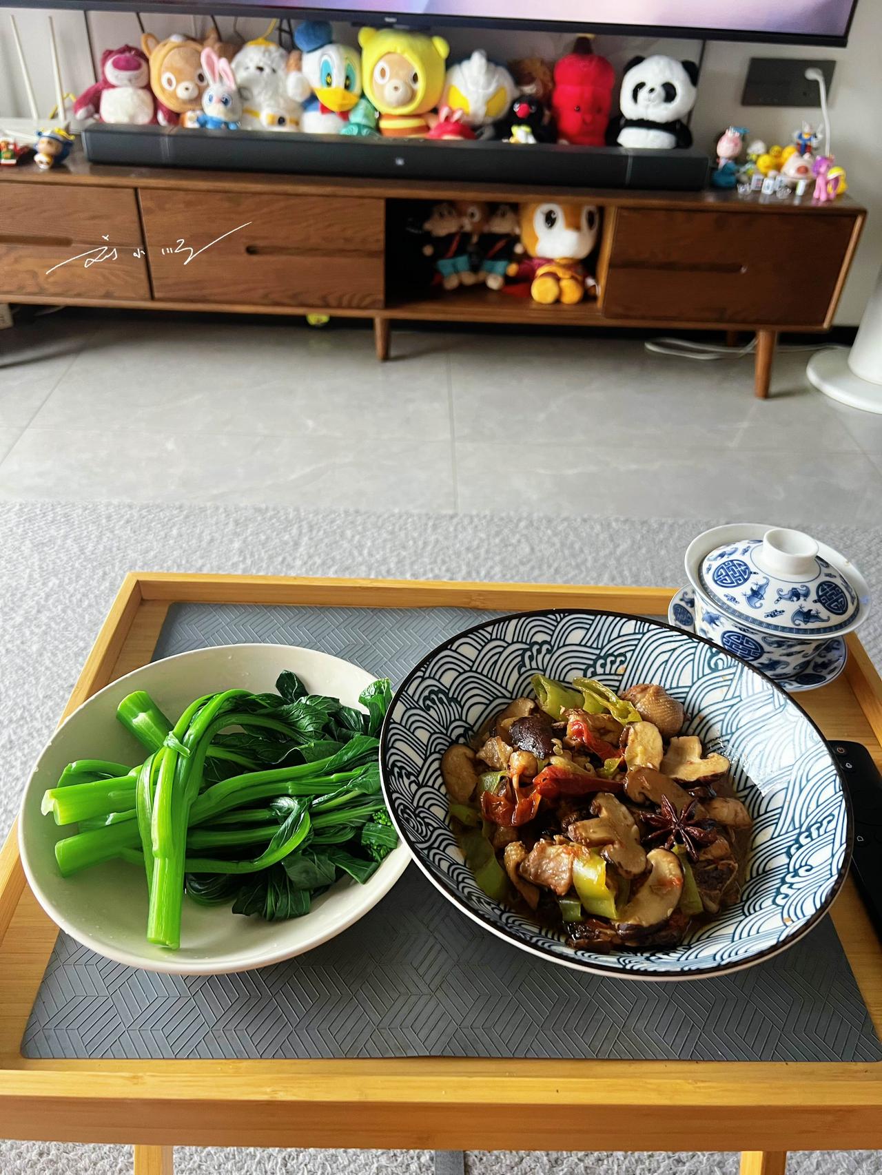前两天犯懒，不想做饭，都是点的外卖吃，可能是因为太久没吃外卖了，每天吃完外卖感觉