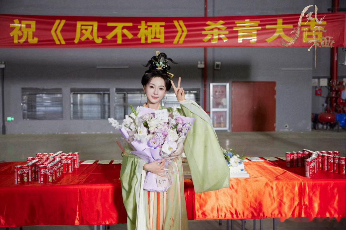 吴谨言凤不栖杀青发文“烈火焚旧身，霜刃破新尘”，吴谨言凤不栖杀青发文写下走心寄语
