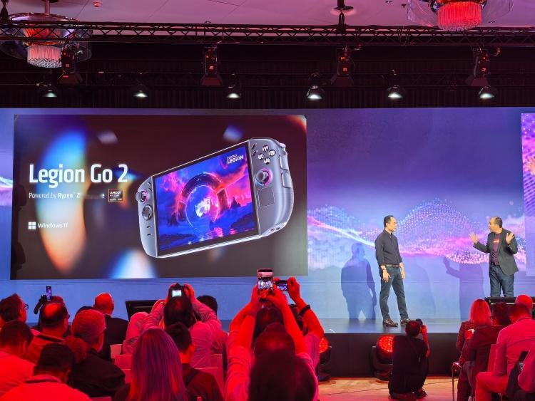 IFA2025联想第二代Legion Go掌上游戏机，8.8英寸的WUXGA（1