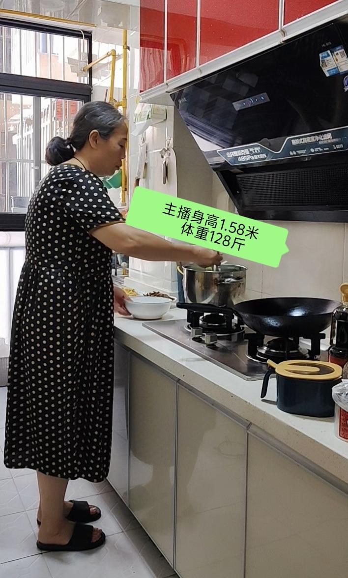 我花自己的钱买的这条裙子，觉得不错，挂橱窗分享，挣良心钱，我吃的香，睡的安
